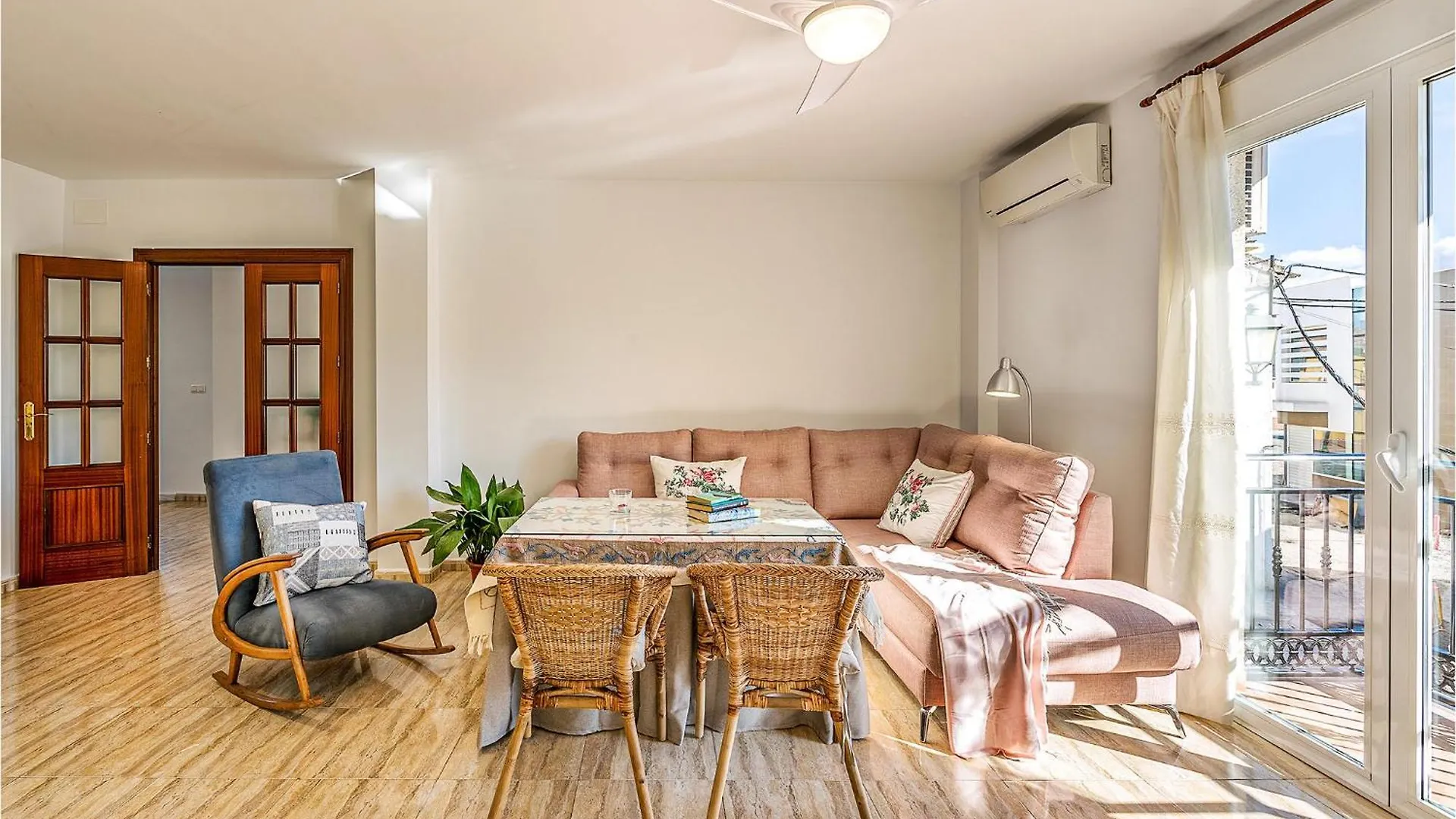 Сasa de vacaciones Stunning Air Conditioned House Cijuela